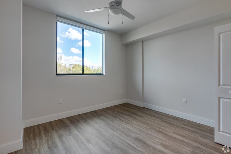 grand-view-park-miami-fl-2-bd-2-ba-864-sqft-2